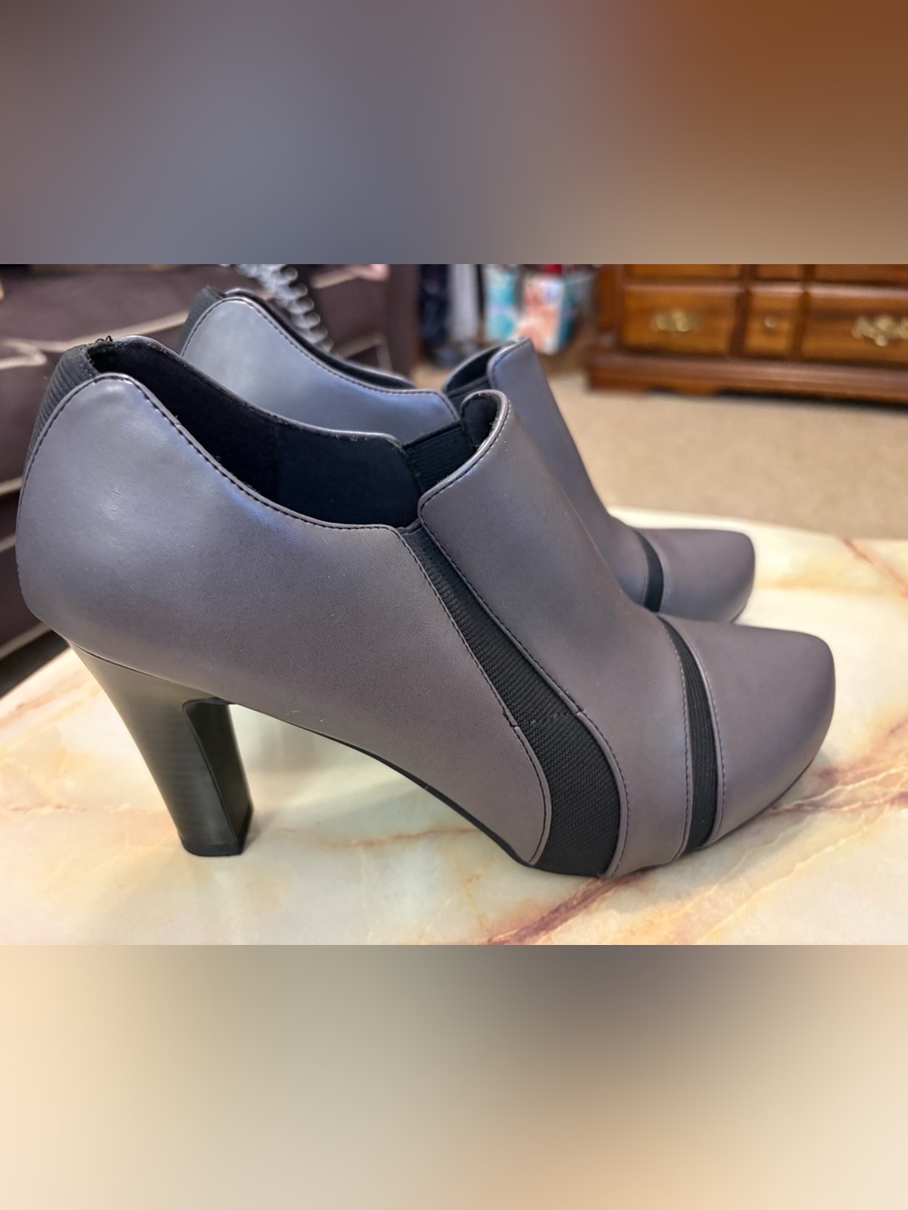 Liz & Co. grey and black women's dress shoes w a slip-on design Sz 8
